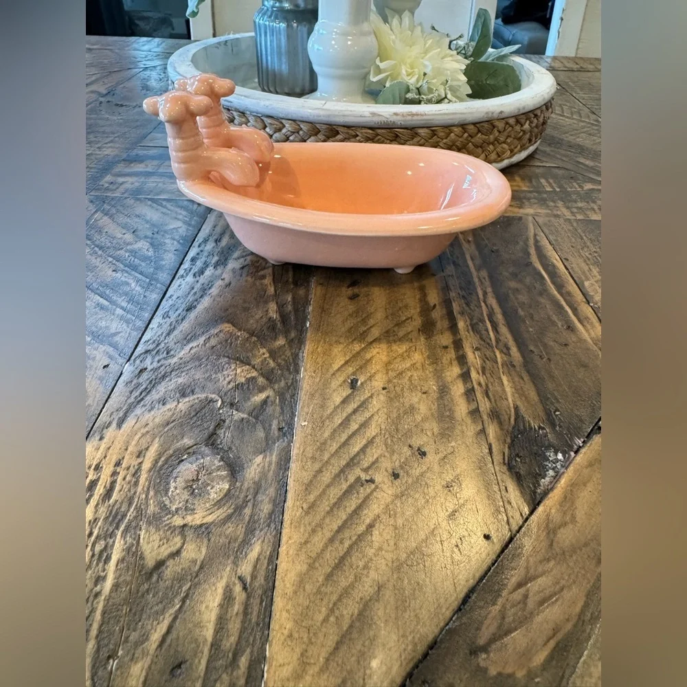 Vintage 1980’s Ceramic pink Soap Dish